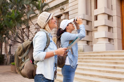 tourists_photographing_building